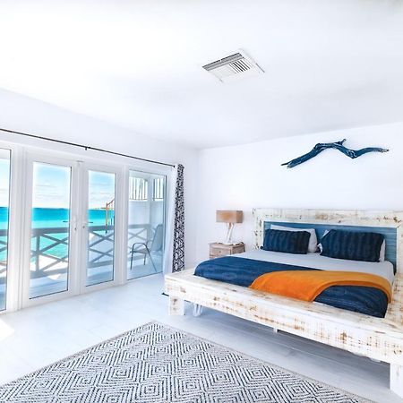 Caprice 9 - Oceanfront Villa - Gated Community With Pool แนสซอ ภายนอก รูปภาพ