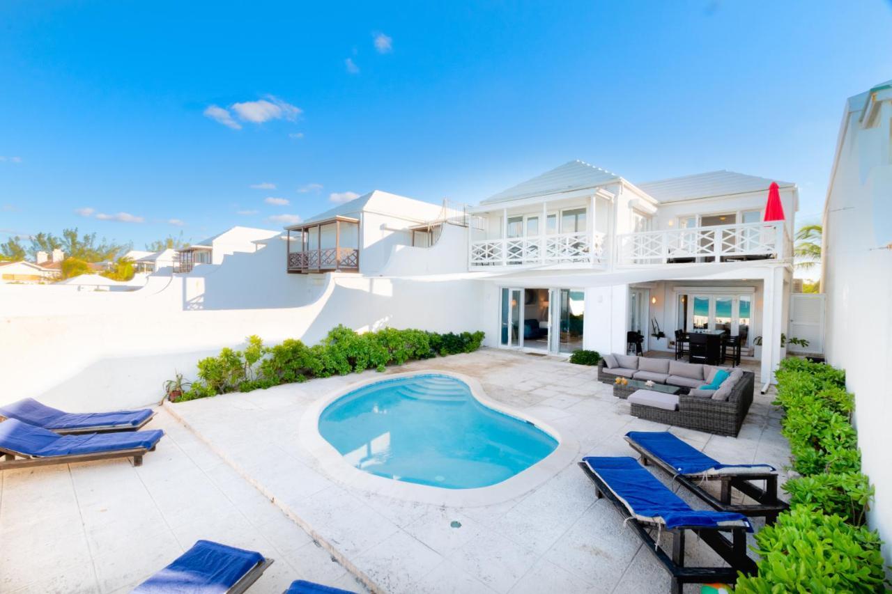 Caprice 9 - Oceanfront Villa - Gated Community With Pool แนสซอ ภายนอก รูปภาพ